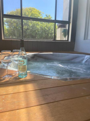 Portland sea spa retreat with King bed Free Arcade sleeps 9